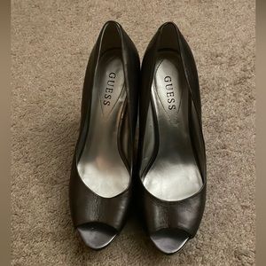 Guess Peep Toe Heels in metallic nickel